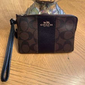 Coach wristlet wallet